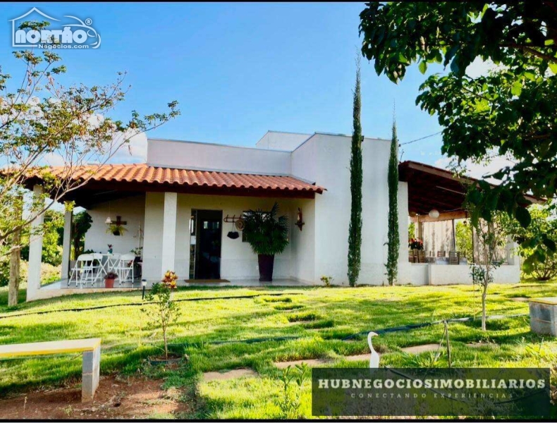 Casa à venda com 3 quartos, 6810m² - Foto 5