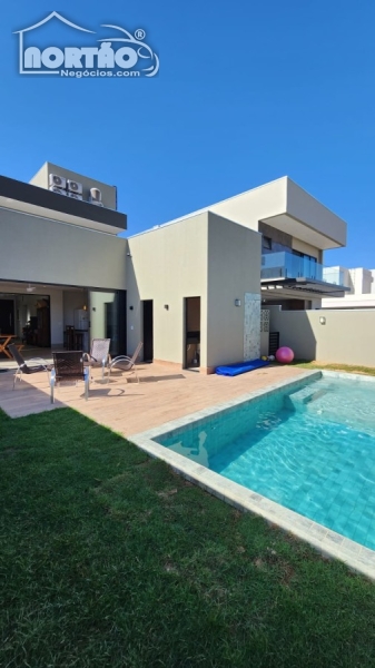 Casa à venda com 4 quartos, 210m² - Foto 6