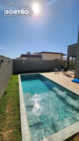 Casa à venda com 4 quartos, 210m² - Foto 8
