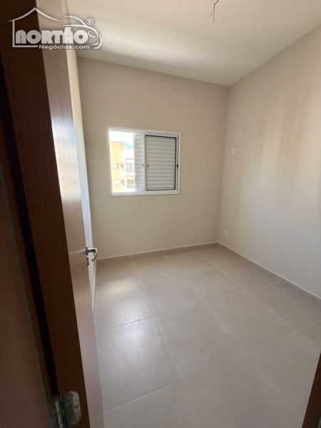 Casa à venda com 3 quartos, 66m² - Foto 4