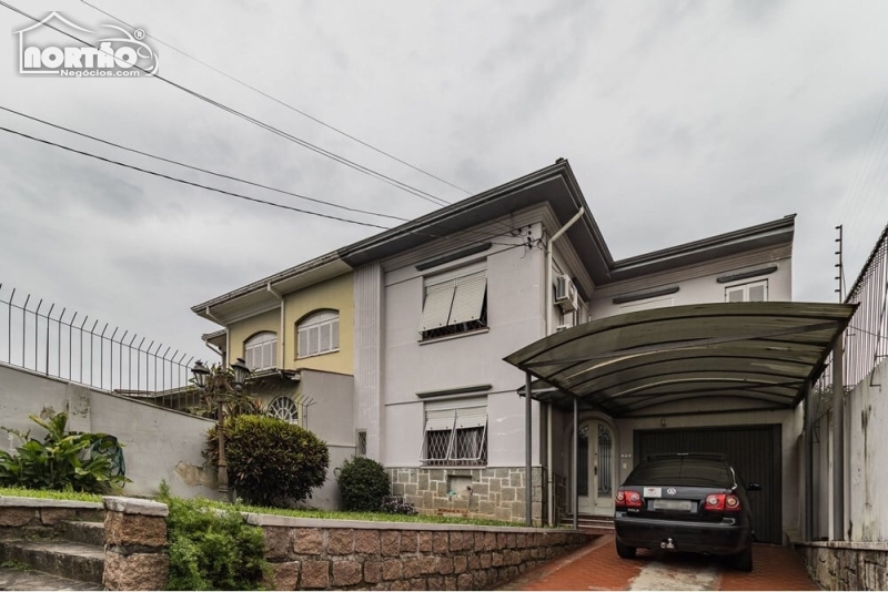 CASA A VENDA NO SANTANA EM PORTO ALEGRE/RS