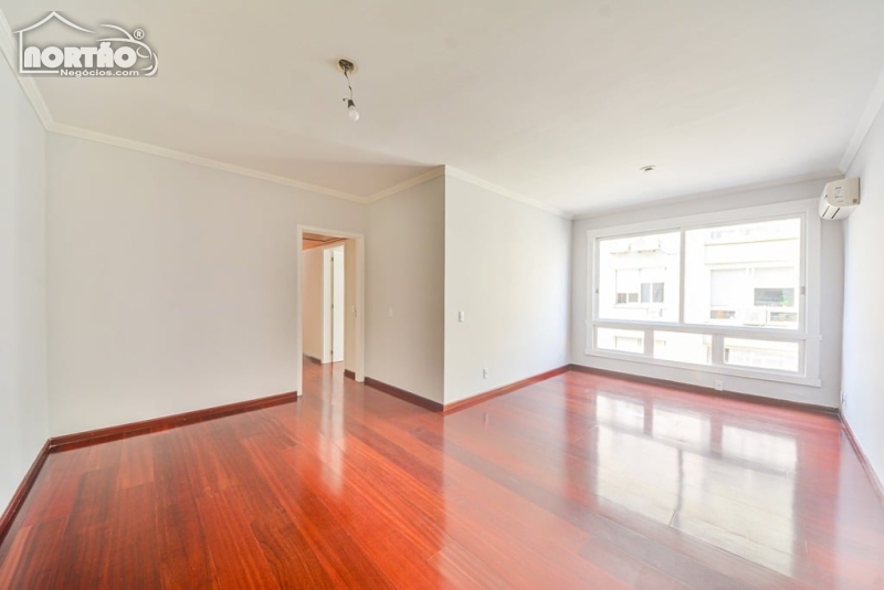 APARTAMENTO A VENDA NO MOINHOS DE VENTO EM PORTO ALEGRE/RS