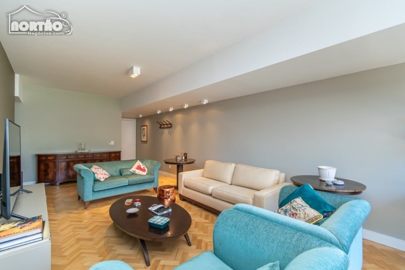 APARTAMENTO A VENDA NO MOINHOS DE VENTO EM PORTO ALEGRE/RS