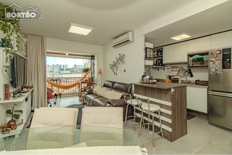 APARTAMENTO A VENDA NO PASSO DA AREIA EM PORTO ALEGRE/RS