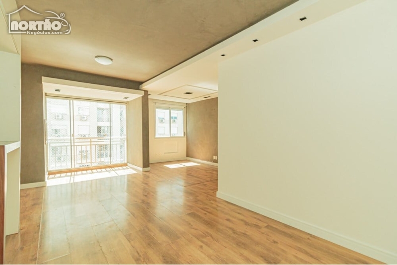 APARTAMENTO A VENDA NO PASSO DA AREIA EM PORTO ALEGRE/RS