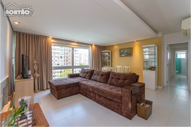 APARTAMENTO A VENDA NO PASSO DA AREIA EM PORTO ALEGRE/RS