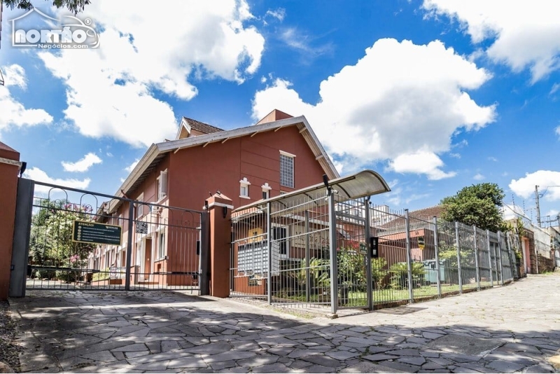 CASA A VENDA NO TERESÓPOLIS EM PORTO ALEGRE/RS