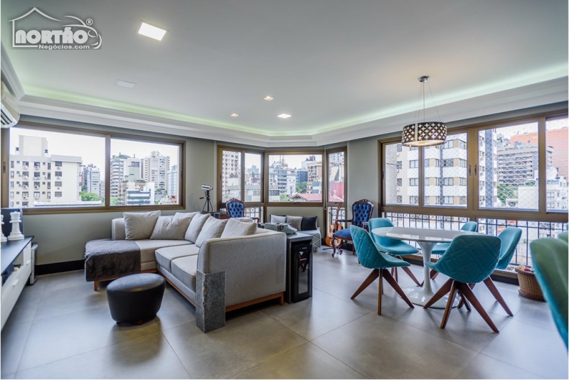 APARTAMENTO A VENDA NO MONT SERRAT EM PORTO ALEGRE/RS
