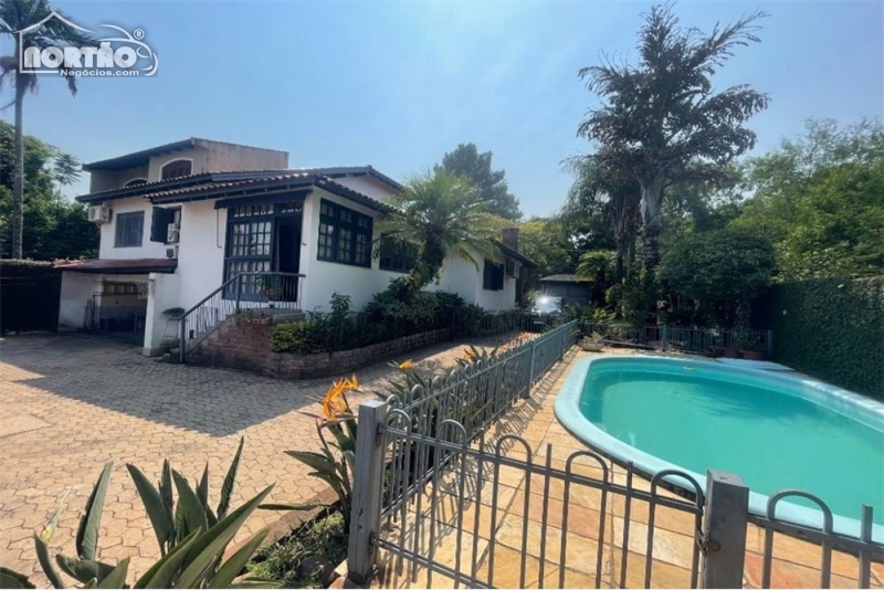 CASA A VENDA NO JARDIM SABARÁ EM PORTO ALEGRE/RS