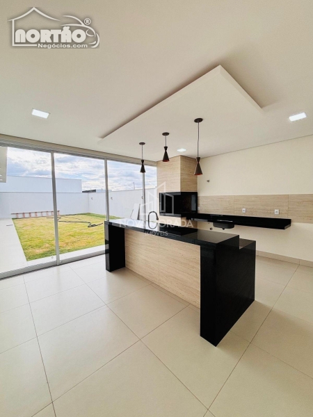 Casa à venda com 4 quartos, 168m² - Foto 4