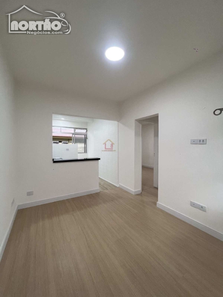 Apartamento a venda no GUILHERMINA em Praia Grande/SP