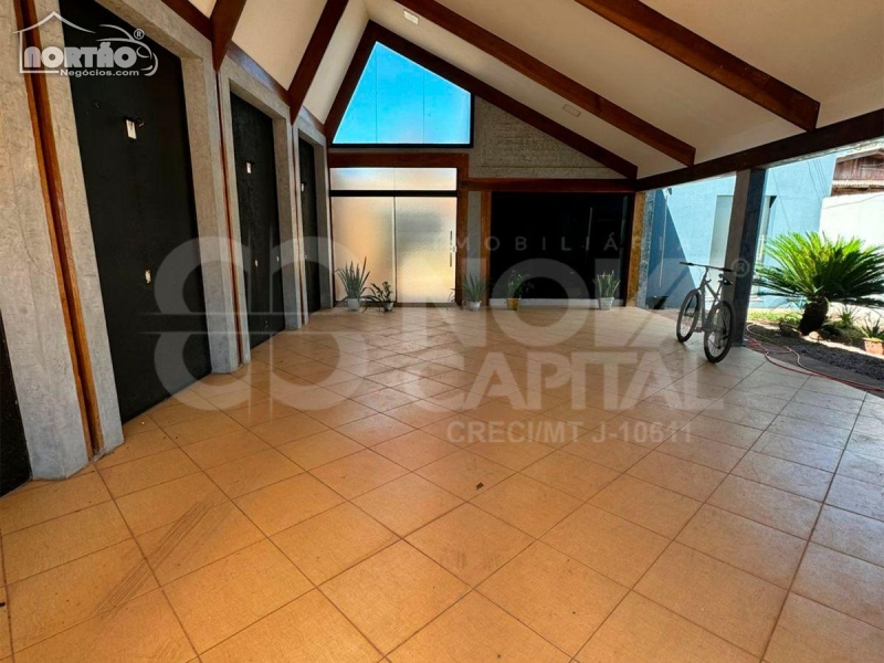 Casa à venda com 4 quartos, 250m² - Foto 2