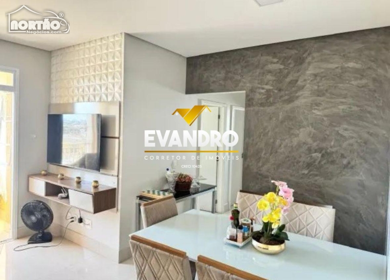 Casa à venda com 3 quartos, 78m² - Foto 1