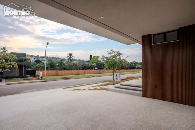 Casa à venda com 6 quartos, 348m² - Foto 3