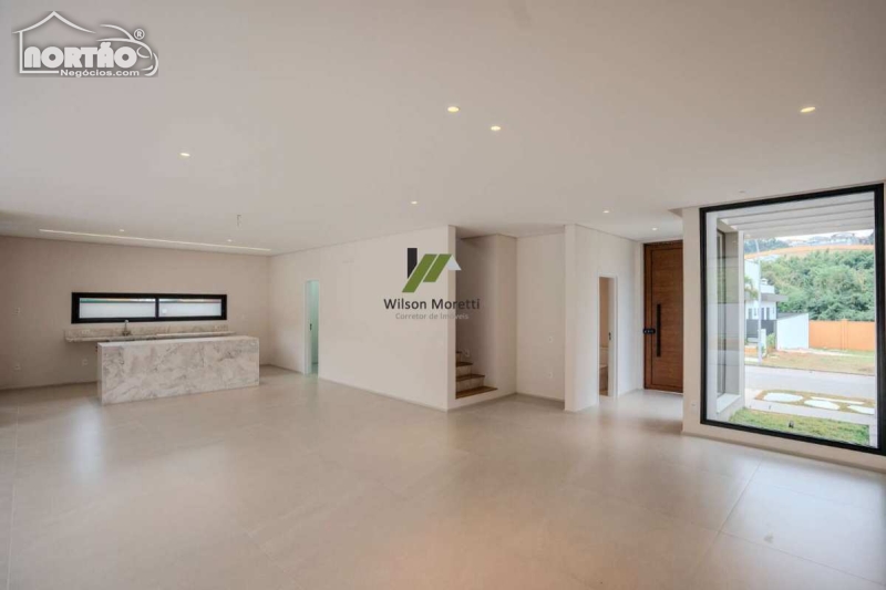 Casa à venda com 6 quartos, 348m² - Foto 5