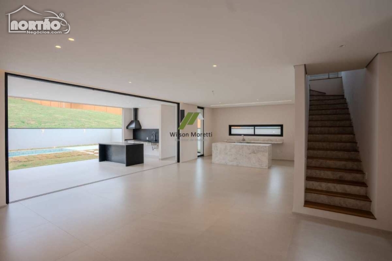 Casa à venda com 6 quartos, 348m² - Foto 6