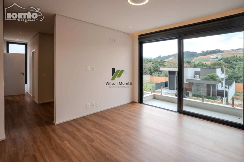 Casa à venda com 6 quartos, 348m² - Foto 10