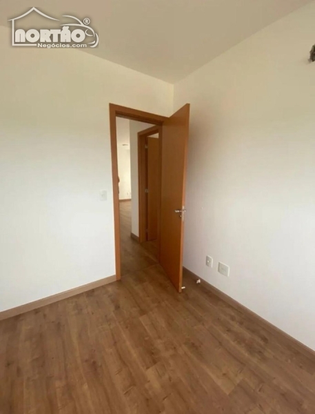 Casa à venda com 2 quartos, 78m² - Foto 9