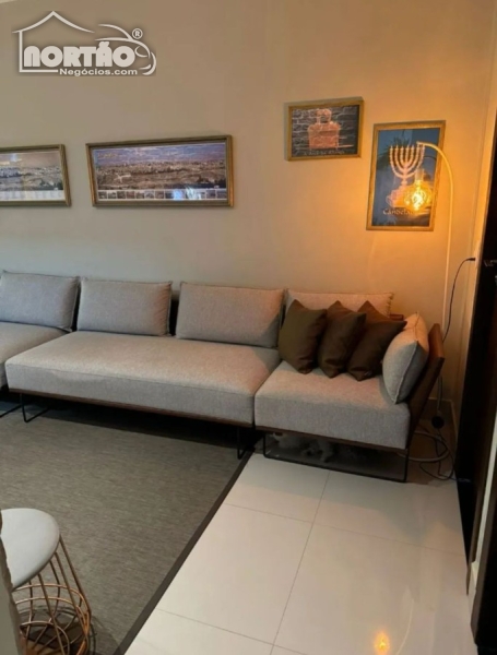 Casa à venda com 2 quartos, 90m² - Foto 2