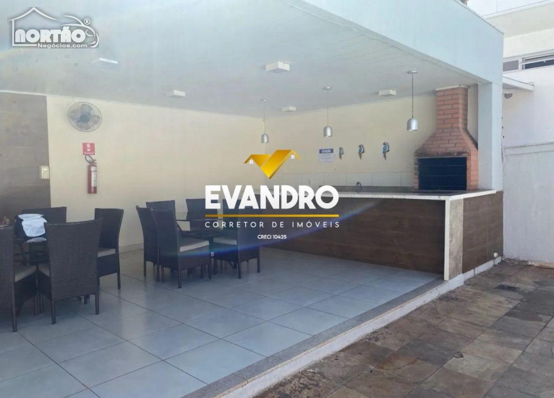 Casa à venda com 3 quartos, 100m² - Foto 3