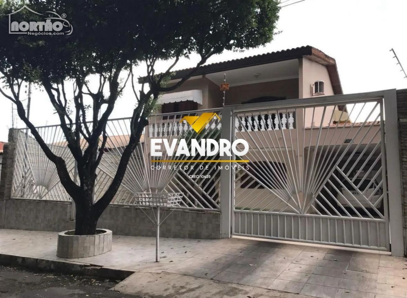 CASA A VENDA NO JARDIM TROPICAL EM CUIABÁ/MT