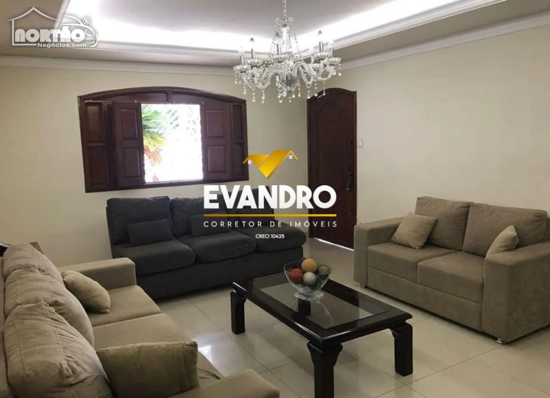 Casa à venda com 3 quartos, 304m² - Foto 2