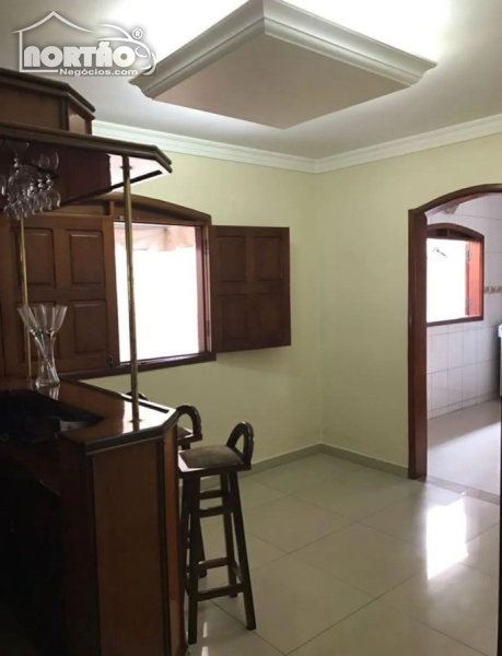 Casa à venda com 3 quartos, 304m² - Foto 4