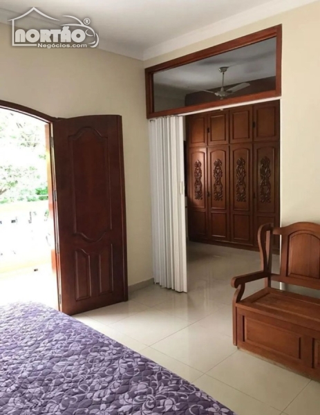 Casa à venda com 3 quartos, 304m² - Foto 5