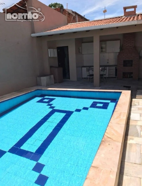 Casa à venda com 3 quartos, 304m² - Foto 6