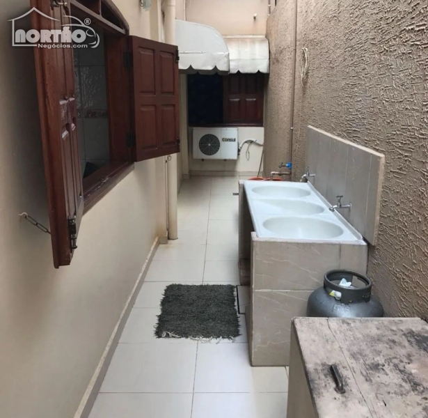 Casa à venda com 3 quartos, 304m² - Foto 7