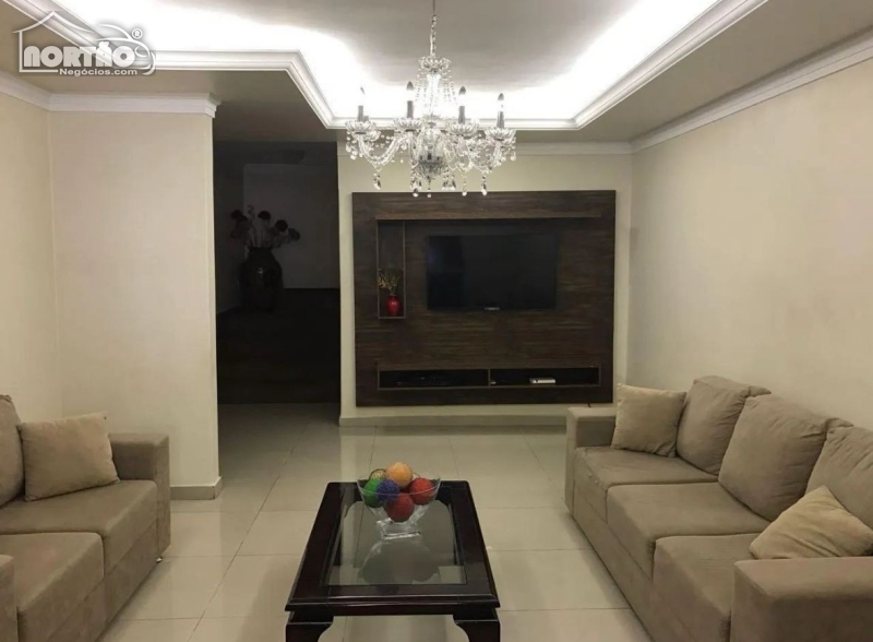 Casa à venda com 3 quartos, 304m² - Foto 8