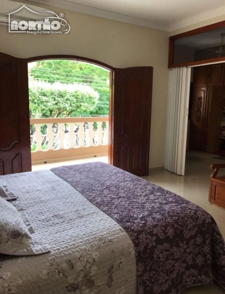Casa à venda com 3 quartos, 304m² - Foto 9