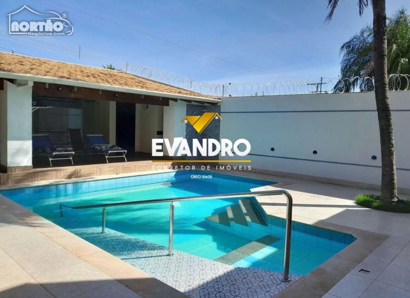 Casa à venda com 4 quartos, 350m² - Foto 2