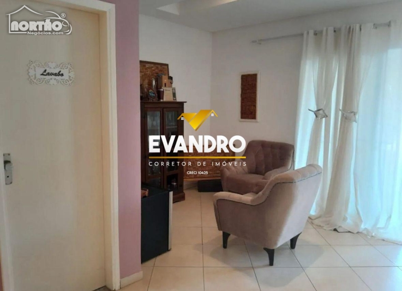 Casa à venda com 4 quartos, 350m² - Foto 3