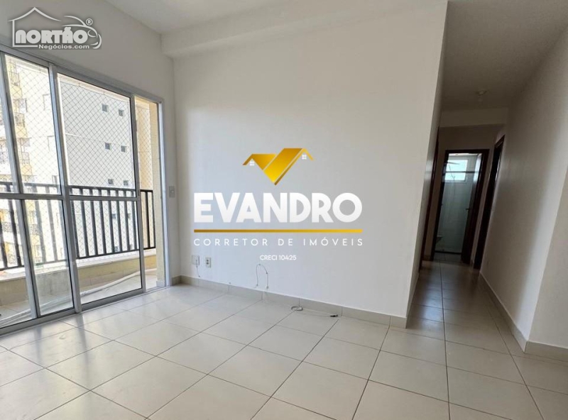 Casa à venda com 3 quartos, 73m² - Foto 2