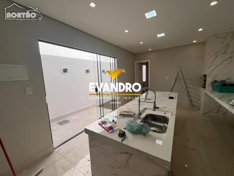 Casa à venda com 3 quartos, 80m² - Foto 5