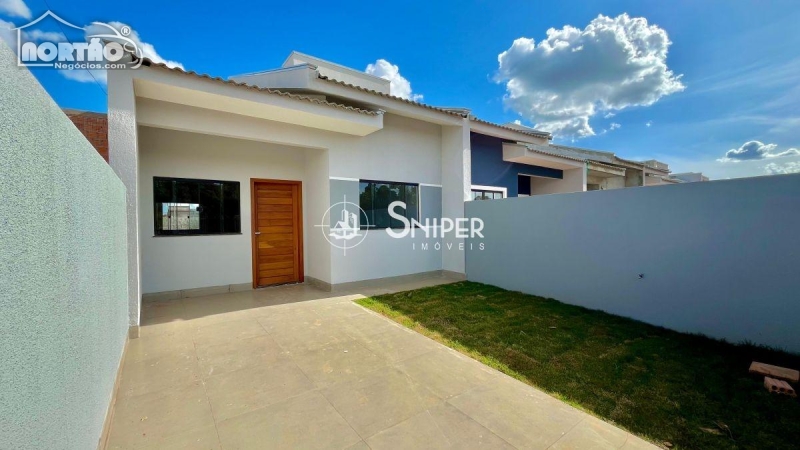 Casa à venda com 2 quartos, 64m² - Foto 2