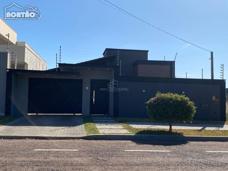 CASA A VENDA NO JARDIM CURITIBA EM SINOP/MT