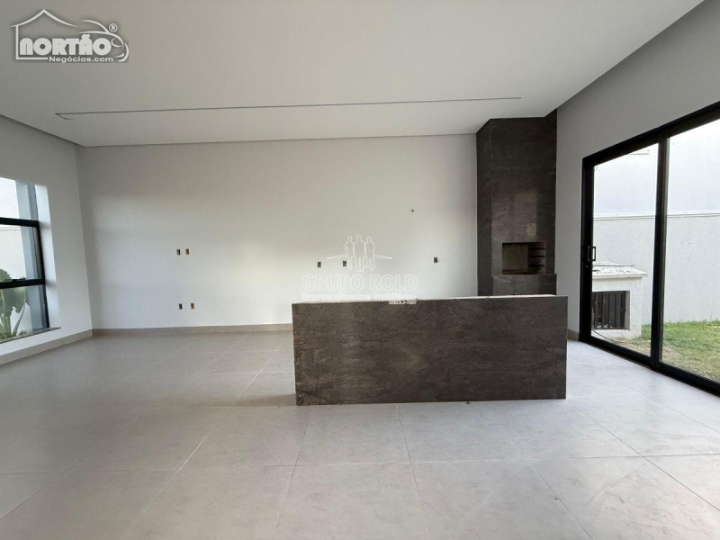 Casa à venda com 4 quartos, 125m² - Foto 4