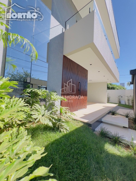 Casa à venda com 4 quartos, 220m² - Foto 2