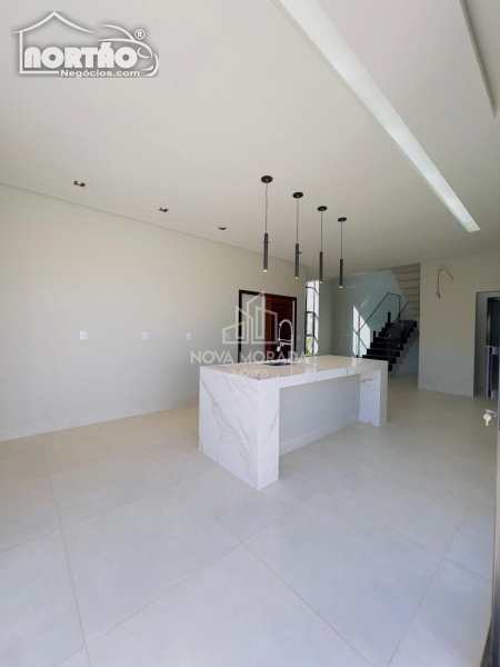 Casa à venda com 4 quartos, 220m² - Foto 3