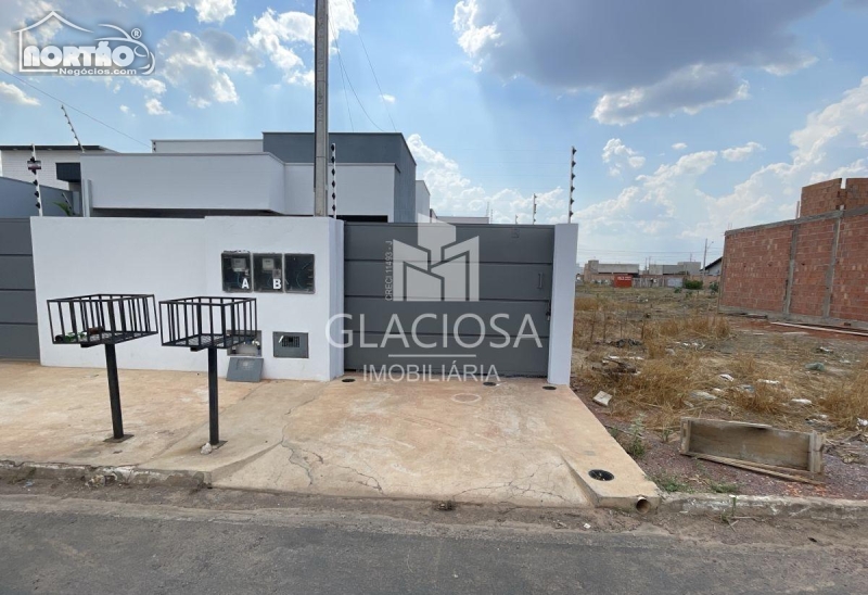 Casa à venda com 3 quartos, 89m² - Foto 1