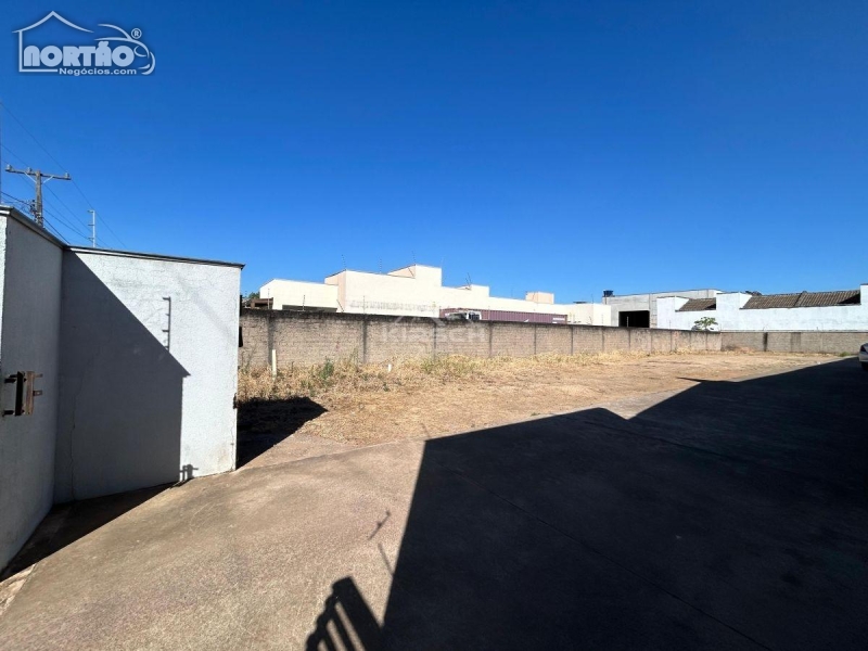 Casa à venda com 3 quartos, 60m² - Foto 2