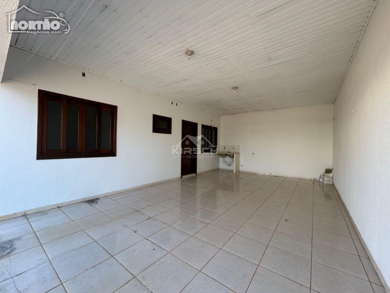 Casa à venda com 3 quartos, 60m² - Foto 4