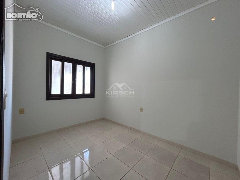 Casa à venda com 3 quartos, 60m² - Foto 9