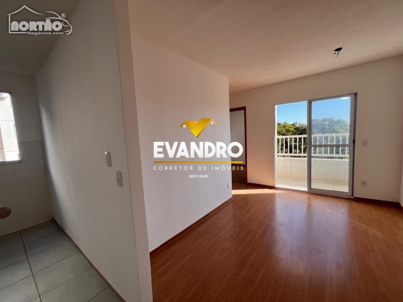 Casa à venda com 2 quartos, 40m² - Foto 3