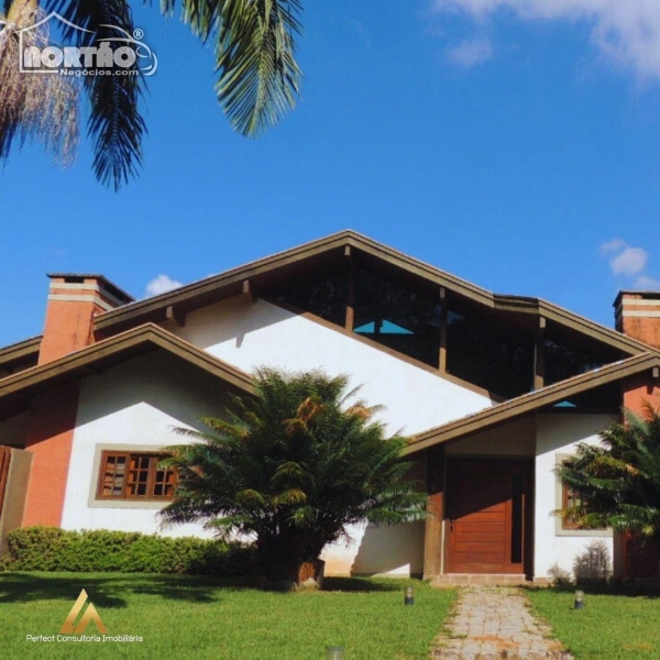 Casa à venda com 4 quartos, 350m² - Foto 2