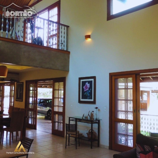 Casa à venda com 4 quartos, 350m² - Foto 6