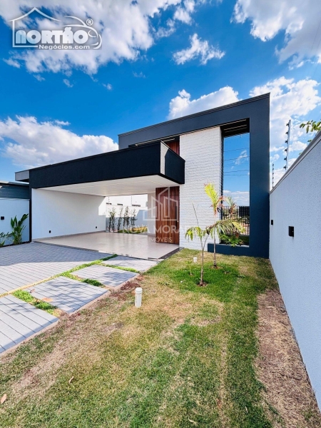 CASA a venda no JARDIM NAPOLES em Sinop/MT
