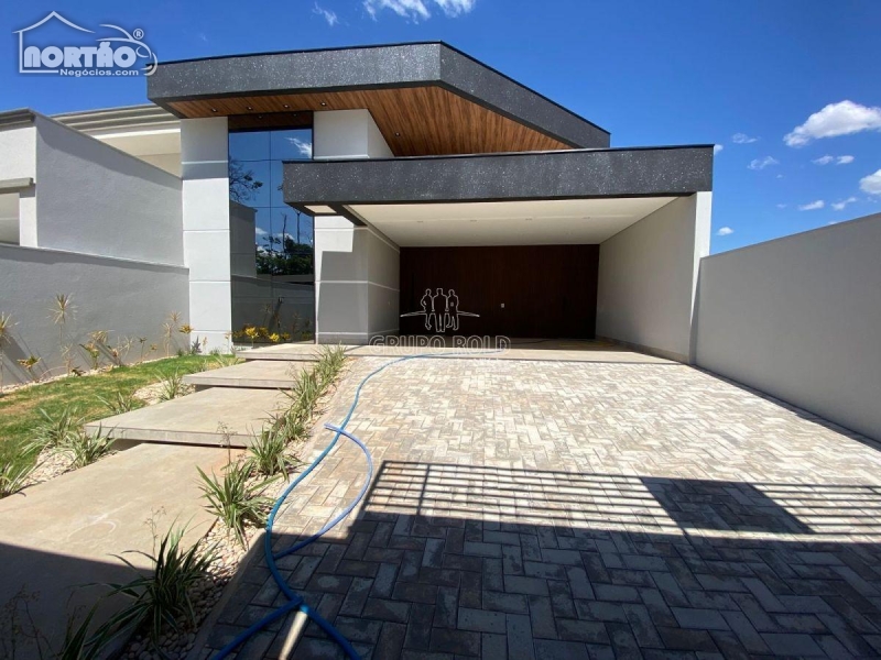 CASA a venda no RESIDENCIAL PARIS em Sinop/MT